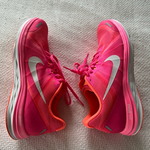 Woman’s Nike Dual Fusion X2 Pink Size 10 Almost New - Picture 4 of 9